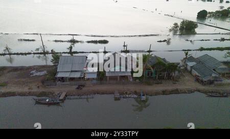 Klimawandel: Sinkendes Dorf Beting, Bekasi Regency, Java, Indonesien, Asien Stockfoto