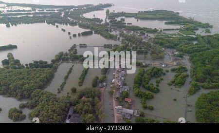 Klimawandel: Sinkendes Dorf Beting, Bekasi Regency, Java, Indonesien, Asien Stockfoto