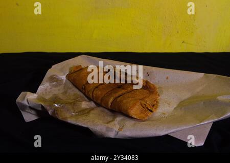 Schuss auf Terang Bulan oder süßen Martinabak. Typisch indonesisches Essen. Stockfoto