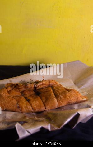 Schuss auf Terang Bulan oder süßen Martinabak. Typisch indonesisches Essen. Stockfoto