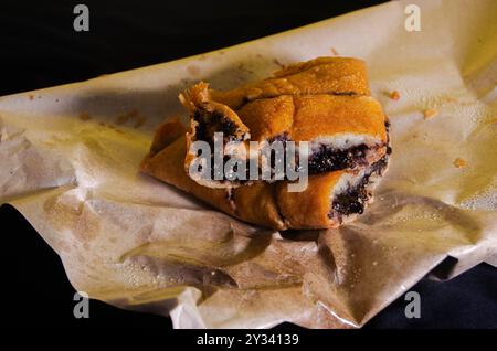 Schuss auf Terang Bulan oder süßen Martinabak. Typisch indonesisches Essen. Stockfoto