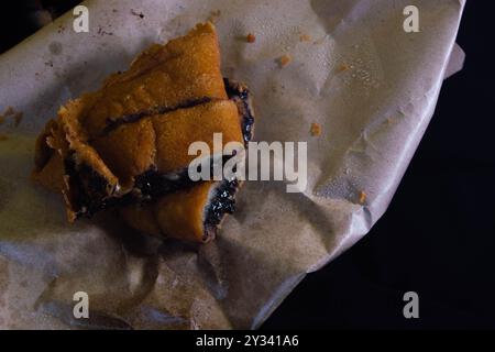 Schuss auf Terang Bulan oder süßen Martinabak. Typisch indonesisches Essen. Stockfoto