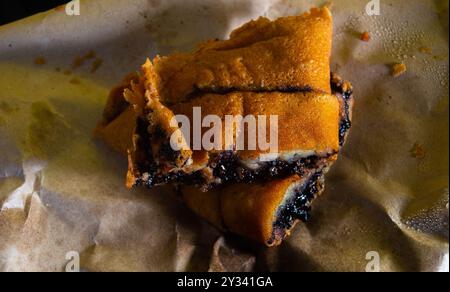 Schuss auf Terang Bulan oder süßen Martinabak. Typisch indonesisches Essen. Stockfoto