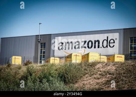 Amazon Logistikzentrum, FRA3, DHL Container, Bad Hersfeld, Hessen, *** Amazon Logistikzentrum, FRA3, DHL Container, Bad Hersfeld, Hessen, Stockfoto