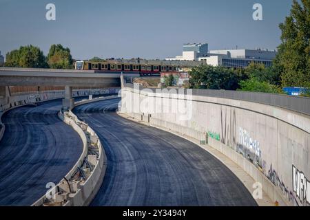 Baustelle Ausbau BAB A100, 16. Bauabschnitt, Höhe Dieselstraße, Berlin-Treptow, Baustelle Ausbau BAB A100, 16. Bauabschnitt, Höhe Dieselstraße, S-Bahn, Berlin-Treptow, *** Baustelle für den Ausbau der BAB A100, Bauabschnitt 16, Dieselstraße, Berlin Treptow, Baustelle für den Ausbau der BAB A100, Bauabschnitt 16, Dieselstraße, S Bahn, Berlin Treptow, Stockfoto