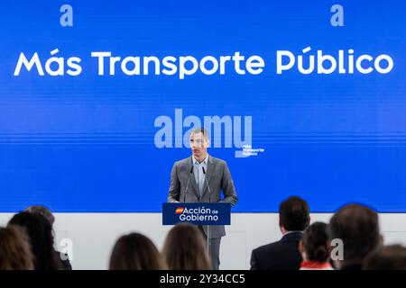 Madrid, Spanien. September 2024. Der spanische Premierminister Pedro Sanchez stellte die neue Kampagne mit dem Titel "öffentliche Verkehrsmittel, verstehen Sie es?" vor. Zur Förderung der Nutzung öffentlicher Verkehrsmittel. An der Veranstaltung nahm auch der Minister für Verkehr und nachhaltige Mobilität, Oscar Puente, Teil. Diese Initiative ist Teil der Bemühungen der Regierung, eine nachhaltigere Mobilität zu fördern, indem die Nutzung von Privatfahrzeugen verringert und dadurch Emissionen gesenkt und die Verkehrsstaus in den Großstädten verringert werden. Quelle: SOPA Images Limited/Alamy Live News Stockfoto