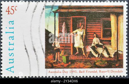 Gestempelte Briefmarke, gedruckt von Australien, auf der Malerei zurück Verandah, Russell Drysdale, Australia Day, um 1995 zu sehen ist. Stockfoto