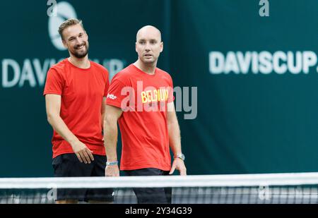 Bologna, Italien. September 2024. Der belgische Assistenztrainer Ruben Bemelmans und der belgische Kapitän Steve Darcis wurden während eines Trainings vor dem zweiten Spiel in der Gruppe A der Gruppenphase des Davis Cup Finals am Donnerstag, den 12. September 2024, in der Unipol Arena in Bologna, Italien, vorgestellt. BELGA FOTO BENOIT DOPPAGNE Credit: Belga News Agency/Alamy Live News Stockfoto