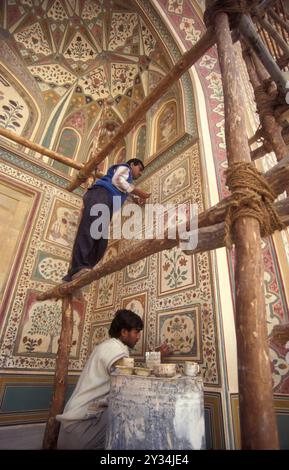 Renovierungsarbeiten am Amber Fort in der Stadt Jaipur in der Provinz Rajasthan in Indien. Indien, Jaipur, Januar 1998 Stockfoto