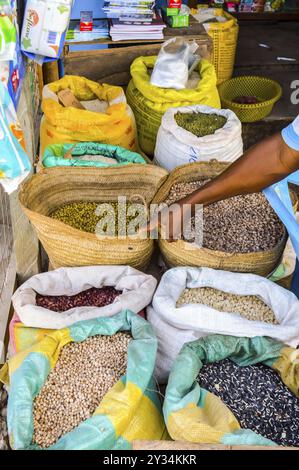 2017.Beutel Cereales auf dem Mombasa-Markt in Kenia in Afrika Stockfoto