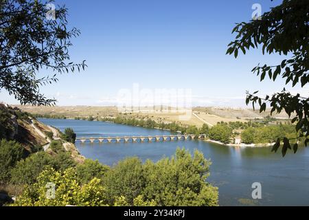 Brücke über das Linares Reservoir oder den Riaza Fluss, Maderuelo, Provinz Segovia, Kastilien und Leon, Spanien, Europa Stockfoto