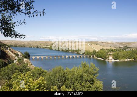 Brücke über das Linares Reservoir oder den Riaza Fluss, Maderuelo, Provinz Segovia, Kastilien und Leon, Spanien, Europa Stockfoto