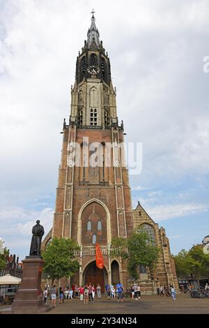 Historisches Stadtzentrum von Delft, neue Kirche, Nieuwe Kerk auf dem Marktplatz mit Hugo Grotius Denkmal, Delft, Zuid-Holland, Niederlande Stockfoto