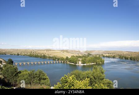 Brücke über das Linares Reservoir oder den Riaza Fluss, Maderuelo, Provinz Segovia, Kastilien und Leon, Spanien, Europa Stockfoto