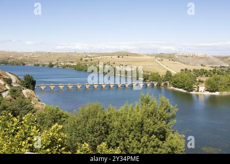 Brücke über das Linares Reservoir oder den Riaza Fluss, Maderuelo, Provinz Segovia, Kastilien und Leon, Spanien, Europa Stockfoto