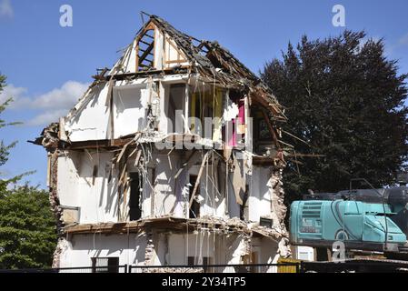 Europa, Deutschland, Metropolregion Hamburg, Niedersachsen, Bezirk Stade, Buxtehude, Altstadt, Abriss eines Wohngebäudes, Vorderseite und Giebeldach Stockfoto