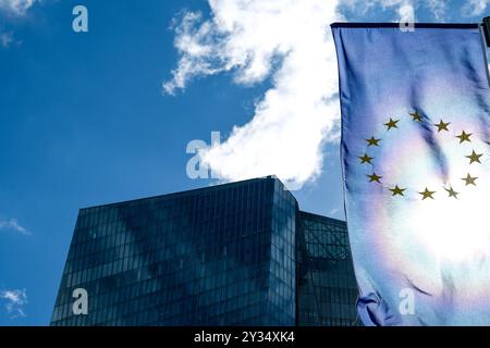 Frankfurt Pressekonferenz der Europaeischen Zentralbank, 12.09.2024. Das Gebaeude der Europaeischen Zentralbank EZB, Pressekonferenz der Europaeischen Zentralbank nach der Ratssitzung am 12.09.2024. *** Frankfurter Pressekonferenz der Europäischen Zentralbank, 12 09 2024 das Gebäude der Europäischen Zentralbank EZB , Pressekonferenz der Europäischen Zentralbank nach der Sitzung des EZB-Rats am 12 09 2024 Copyright: XEibner-Pressefoto/FlorianxWieganx EP FWD Stockfoto