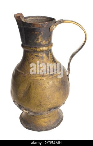 Ein alter russischer gusseiserner Topf auf weißem Hintergrund. Hochwertige Fotos Stockfoto