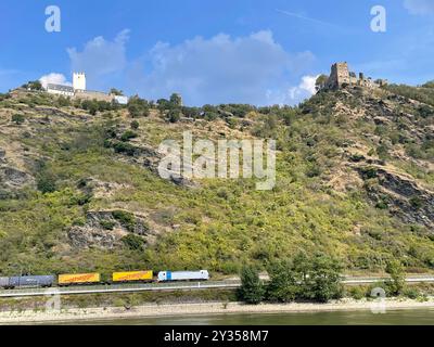 LIEBENSTEIN am Mittelrhein, Deutschland mit dem Schlosshotel auf die Stadt. Foto: Tony Gale Stockfoto