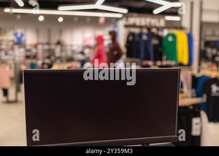 Abstrakter verschwommener Hintergrund des Kaufhauses mit Verkauf. Rabattschild für Filialen. Verkaufsschild. Verkaufskonzept. Verkaufsschild mit prozentualem Rabatt. Stockfoto