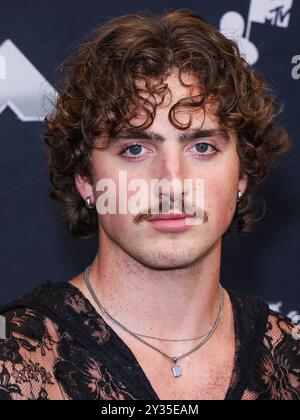 Elmont, Usa. September 2024. ELMONT, NEW YORK, USA – 11. SEPTEMBER: Benson Boone, Gewinner des Best Alternative Video Award für „schöne Dinge“, posiert im Presseraum bei den MTV Video Music Awards 2024, die am 11. September 2024 in der UBS Arena in Elmont, New York, USA, stattfanden. (Foto: Xavier Collin/Image Press Agency) Credit: Image Press Agency/Alamy Live News Stockfoto