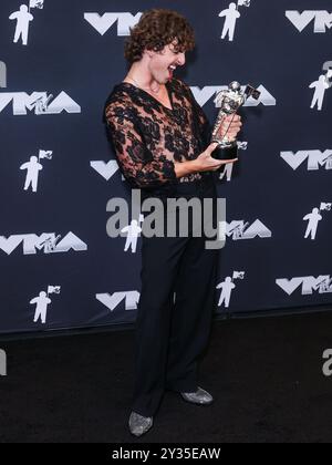 Elmont, Usa. September 2024. ELMONT, NEW YORK, USA – 11. SEPTEMBER: Benson Boone, Gewinner des Best Alternative Video Award für „schöne Dinge“, posiert im Presseraum bei den MTV Video Music Awards 2024, die am 11. September 2024 in der UBS Arena in Elmont, New York, USA, stattfanden. (Foto: Xavier Collin/Image Press Agency) Credit: Image Press Agency/Alamy Live News Stockfoto