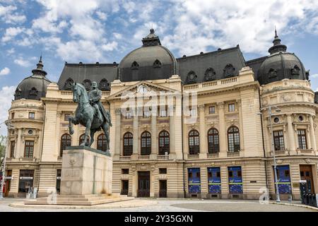 König Carol I. Statue vor der Zentralen Universitätsbibliothek, Bukarest, Rumänien Stockfoto