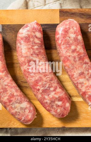 Gras Fed hausgemachte deutsche Bratwürste bereit zum Kochen Stockfoto