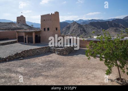 Im Inneren der historischen Al Hayl Festung, erbaut 1930 in Al Hayl Wadi, Fujairah, VAE, repräsentiert das reiche kulturelle Erbe der Emirate Stockfoto