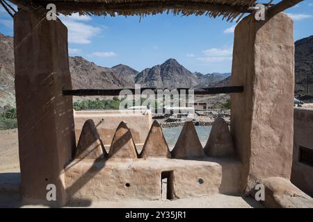 Im Inneren der historischen Al Hayl Festung, erbaut 1930 in Al Hayl Wadi, Fujairah, VAE, repräsentiert das reiche kulturelle Erbe der Emirate Stockfoto