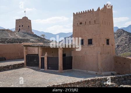 Im Inneren der historischen Al Hayl Festung, erbaut 1930 in Al Hayl Wadi, Fujairah, VAE, repräsentiert das reiche kulturelle Erbe der Emirate Stockfoto