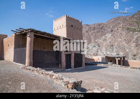 Im Inneren der historischen Al Hayl Festung, erbaut 1930 in Al Hayl Wadi, Fujairah, VAE, repräsentiert das reiche kulturelle Erbe der Emirate Stockfoto