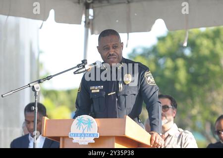 Miramar, USA. September 2024. MIRAMAR, FLORIDA - 11. SEPTEMBER: Der Polizeichef der Stadt Miramar, Delrish Moss, nimmt am 11. September 2024 an der City of Miramar 9/11 und der Gedenkfeier für Veterans Memorial im Miramar Regional Park Teil. (Foto: JL/SIPA USA) Credit: SIPA USA/Alamy Live News Stockfoto