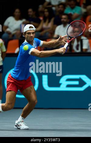 Tomas Machac vom tschechischen Team gegen Alexei Popyrin vom australischen Team während des Davis Cup Final Gruppe B Singles Match 1 am 12. September 2024 im The Stockfoto