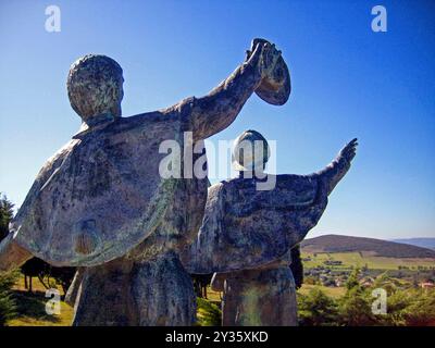 Santiago de Compostela, Galicien, Spanien. Statue der Pilger am Aussichtspunkt Monte de Gozo. Stockfoto