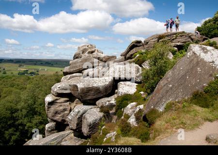 Besteigung von Brimham Rocks, Brimham Moor, Summerbridge, Harrogate, Nidderdale, Yorkshire, England Stockfoto