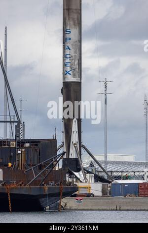 Port Canaveral, USA. September 2024. Nach einer rekordbrechenden SpaceX Polaris Dawn Privatmission kehrt Falcon 9 First Stage Booster auf dem JRTI Drohnenschiff nach Port Canaveral Brevard County Florida USA zurück (Foto: Scott Schilke/SIPA USA) Credit: SIPA USA/Alamy Live News Stockfoto