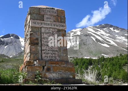 Der Col de VARs ist ein französischer Bergpass in den französischen Alpen, der die Hautes-Alpes fromt ehe Alpes-de-Haute-Provence trennt Stockfoto