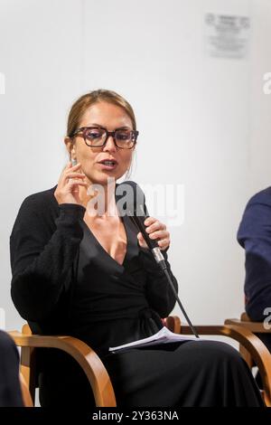 Elena PIastra durante il dibattito "E dopo il Pnrr? Quali strumenti e politiche per intervenire nelle trasformazioni del territorio“ durante la Festa dell'Unit&#xe0; di Torino, Italia - cronaca - Gioved&#xec;12 Settembre 2024 (Foto Giulio Lapone/LaPresse). Elena PIastra während der Debatte "und nach dem Pnrr? Welche Instrumente und Strategien sollen in territoriale Umwandlungen intervenieren?“ während der Festa dell'Unit&#xe0; in Turin, Italien - News- Donnerstag, 12. September 2024 (Foto Giulio Lapone/LaPresse) Credit: LaPresse/Alamy Live News Stockfoto