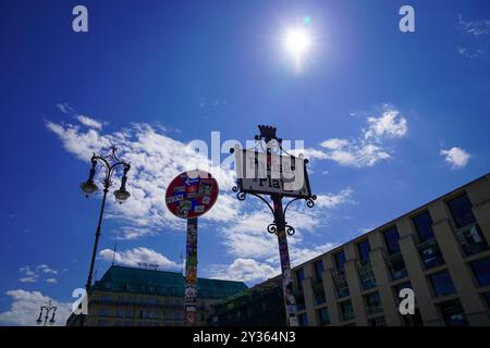 Berlin, Deutschland. Juli 2024. Berlin, 14. Juli 2024: Allgemeiner Blick auf den Pariser Platz, einen Platz im historischen Zentrum Berlins am Brandenburger Tor in Berlin. (Daniela Porcelli/SPP) Credit: SPP Sport Press Photo. /Alamy Live News Stockfoto