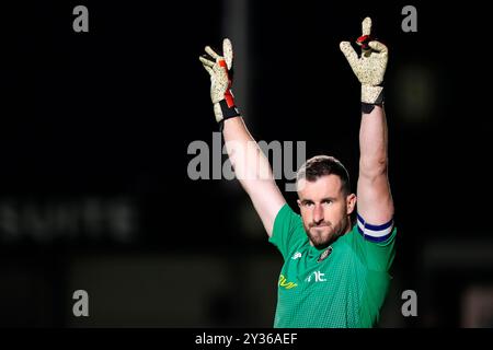 Harrogate Town Torhüter James Belshaw während des Spiels der Sky Bet League 2 im Übungsstadion Harrogate. Bilddatum: Donnerstag, 12. September 2024. Stockfoto