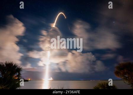 31. August 2024: Cape Canaveral Space Force Stati, Florida, USA: Eine Falcon-9-Rakete mit Starlink-Satelliten startet vom Space Launch Complex 40 (SLC-40) auf der Cape Canaveral Space Force Station, Florida, 31. August 2024. Dies war der 18. Flug für die erste Stufe, die diese Mission unterstützte, die zuvor CRS-24, OneWeb 1, SES 18 & 19, Eutelsat HOTBIRD-F1 und jetzt 14 Starlink Missionen startete. (Kreditbild: © Joshua Conti/U.S. Space Force/ZUMA Press Wire) NUR FÜR REDAKTIONELLE ZWECKE! Nicht für kommerzielle ZWECKE! Stockfoto