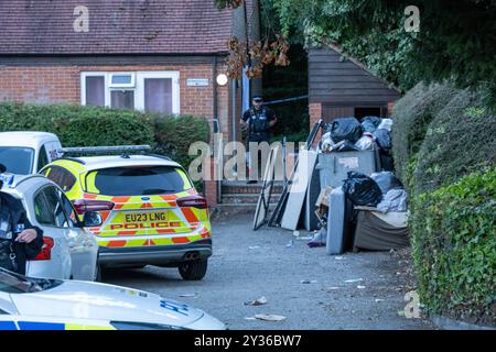 Brentwood Essex 12. September 2024 die Polizei von Essex untersucht einen "schweren Vorfall" in der Ingrave Road, Brentwood Essex. Es gibt lokale Spekulationen, dass es sich um einen mutmaßlichen Mord an Francis Reilly handeln könnte. Quelle: Ian Davidson/Alamy Live News Stockfoto