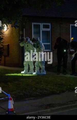 Brentwood Essex 12. September 2024 die Polizei von Essex untersucht einen "schweren Vorfall" in der Ingrave Road, Brentwood Essex. Es gibt lokale Spekulationen, dass es sich um einen Mord handelt. Forensic Officers at Work Credit: Ian Davidson/Alamy Live News Stockfoto