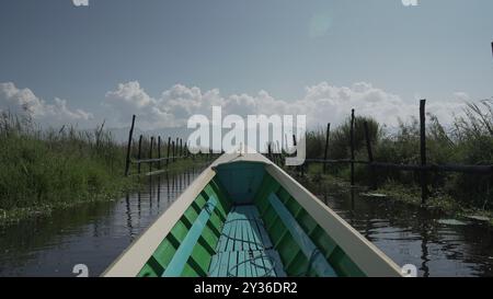 Serene Lake Life of Inle: Ein Einblick in das tägliche Leben der Dorfbewohner von Inle Lake, Myanmar Stockfoto