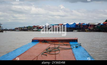 Serene Lake Life of Inle: Ein Einblick in das tägliche Leben der Dorfbewohner von Inle Lake, Myanmar Stockfoto