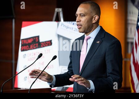 Washington, Usa. September 2024. US-Abgeordneter Hakeem Jeffries (D-NY), der auf einer Pressekonferenz im US-Kapitol in Washington, DC sprach. Quelle: SOPA Images Limited/Alamy Live News Stockfoto