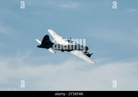 B-17F Memphis Belle American World war 2 Bomber fliegen auf der RAF Waddington International Airshow 2005 Stockfoto