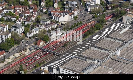 In den Werken der Mercedes Car Group in UntertÃ¼rkheim bei Stuttgart stehen mehrere Züge mit neu gefertigten Fahrzeugen bereit. ANP/ Hollandse Hoogte/ Aerovista Luchtfotografie niederlande aus - belgien aus Stockfoto