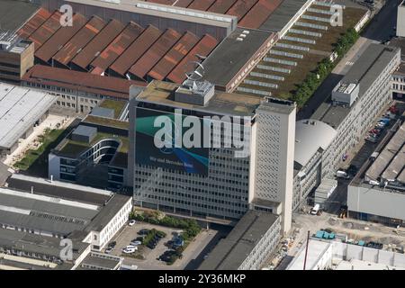 Werke der Mercedes Car Group in Unterturkheim bei Stuttgart. Eine große Werbetafel auf dem Gebäude. ANP/ Holland Height/ Aerovista Luftfotografie niederlande Out - belgien Out Stockfoto